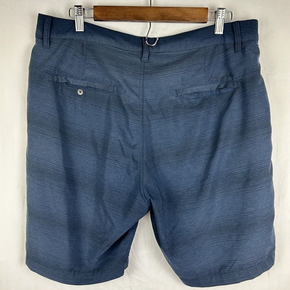 Travis Mathew Men's Blue Striped Stretch Golf Shorts‎ Size 34 - Picture 6 of 7